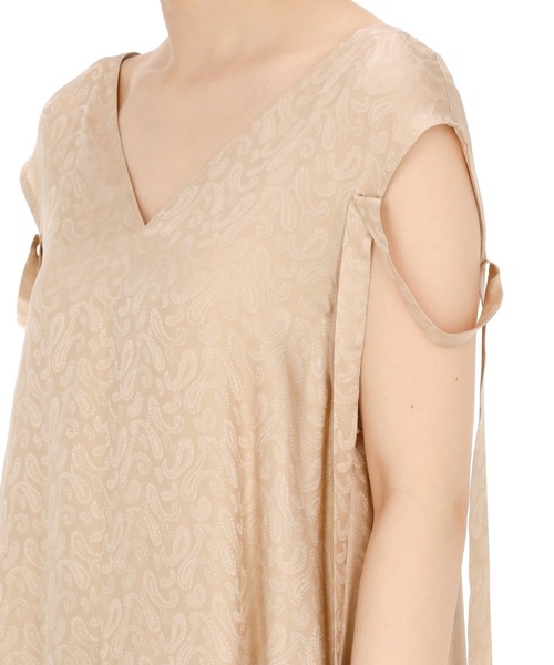 RITO(リト)の「RITO キュプラビスコースジャガードVネックドレス(ワンピース・レディース・ベージュ・38/36)」の7枚目の写真