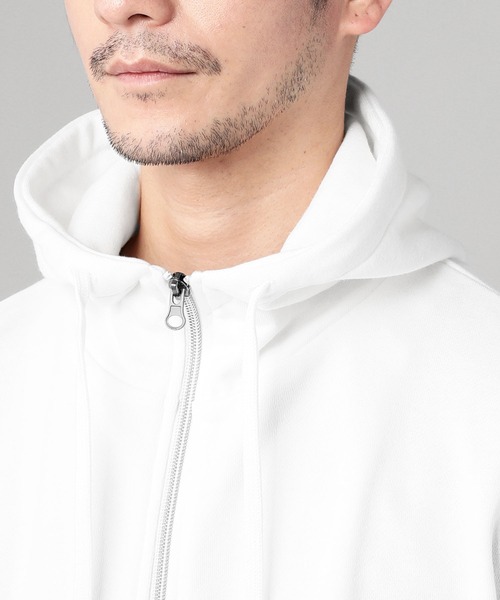 LIL VENDARS（リルヴェンダース）の「裏毛ハイネックジップパーカー