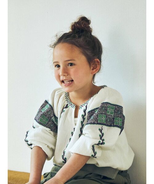 Ungrid（アングリッド）の「Kids エンブロイダリーブラウス（シャツ/ブラウス・キッズ・オフホワイト/ブラック・100/120）」の3枚目の写真