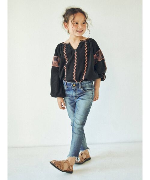 Ungrid（アングリッド）の「Kids エンブロイダリーブラウス（シャツ/ブラウス・キッズ・オフホワイト/ブラック・100/120）」の4枚目の写真