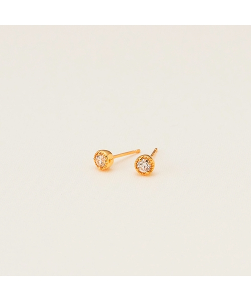 COCOSHNIK(ココシュニック)の「K18ダイヤモンド フチミル スタッドピアス(ピアス(両耳用)・レディース・アイボリー系・00)」の5枚目の写真