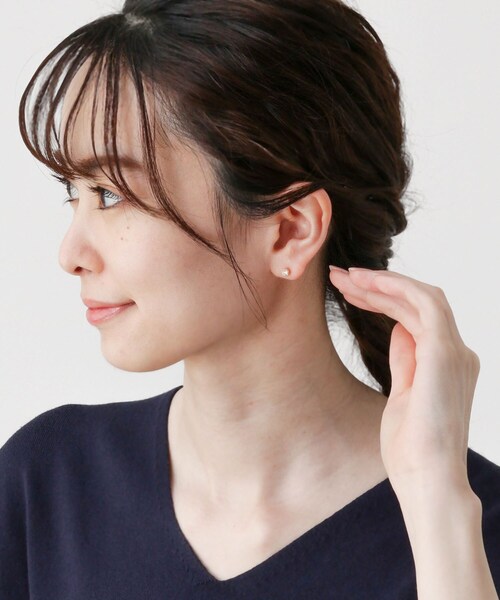 COCOSHNIK(ココシュニック)の「K18ダイヤモンド フチミル スタッドピアス(ピアス(両耳用)・レディース・アイボリー系・00)」の11枚目の写真