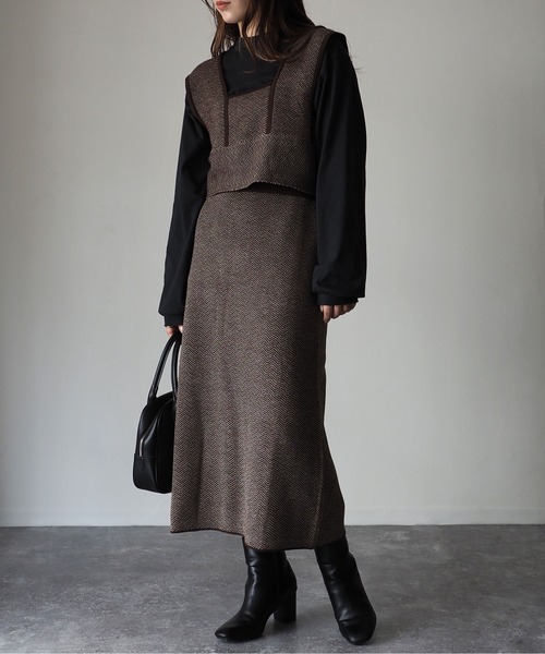 Riberry(リベリー)の「ジャガード編みニットスカート(スカート・レディース・ブラック/ブラウン・MEDIUM)」の4枚目の写真