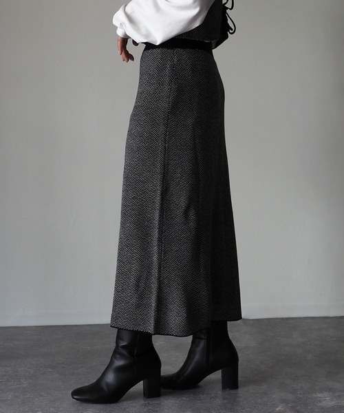 Riberry(リベリー)の「ジャガード編みニットスカート(スカート・レディース・ブラック/ブラウン・MEDIUM)」の5枚目の写真