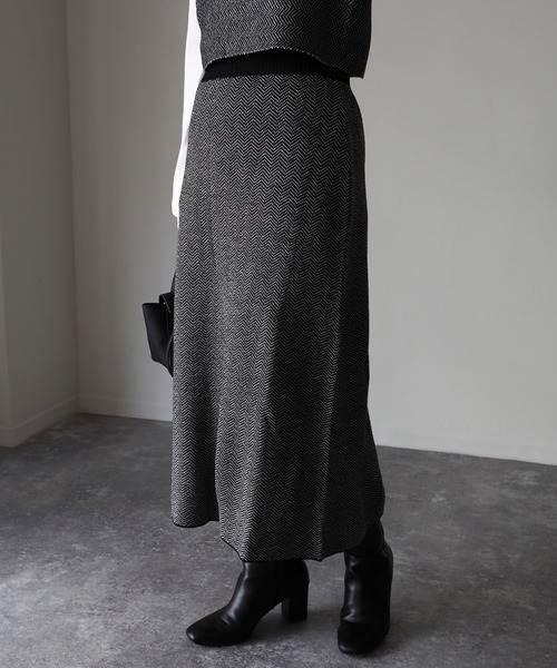 Riberry(リベリー)の「ジャガード編みニットスカート(スカート・レディース・ブラック/ブラウン・MEDIUM)」の7枚目の写真