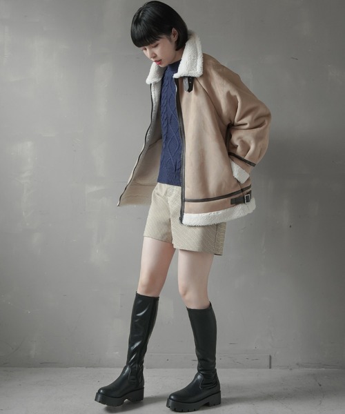 SPINNS（スピンズ）の「パイピングムートンフライトジャケット（ムートンコート・レディース・ブラック/ベージュ/ブラウン・ONESIZE）」の8枚目の写真