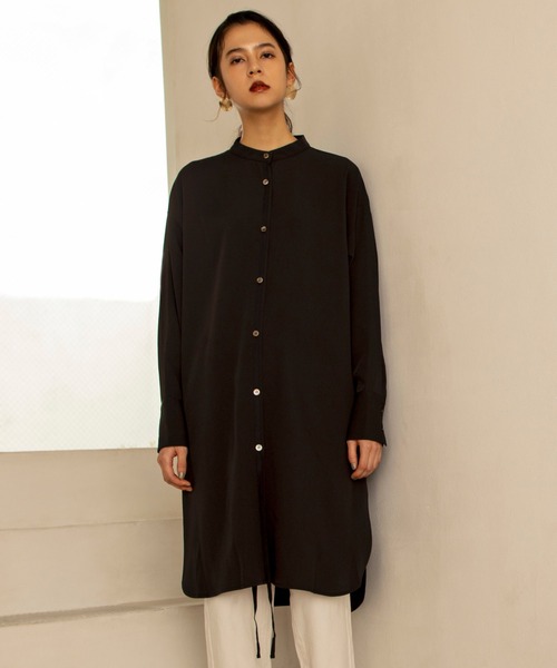 ReNorm（リノーム）の「スウィングテープロングシャツ（シャツ/ブラウス・レディース・ブラック/オフホワイト・フリー）」の2枚目の写真