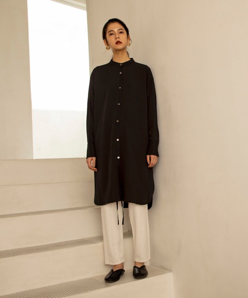 ReNorm（リノーム）の「スウィングテープロングシャツ（シャツ/ブラウス・レディース・ブラック/オフホワイト・フリー）」の15枚目の写真