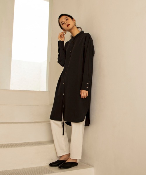 ReNorm（リノーム）の「スウィングテープロングシャツ（シャツ/ブラウス・レディース・ブラック/オフホワイト・フリー）」の3枚目の写真