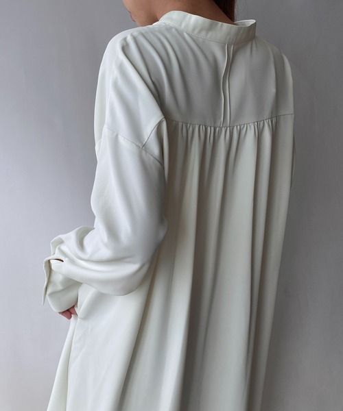 ReNorm（リノーム）の「スウィングテープロングシャツ（シャツ/ブラウス・レディース・ブラック/オフホワイト・フリー）」の11枚目の写真