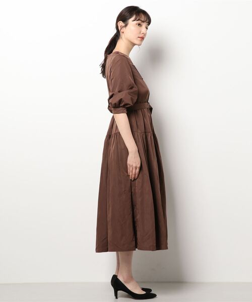 N.（N. Natural Beauty Basic）（エヌエヌナチュラルビューティーベーシック）の「タック入りタフタワンピース（ワンピース・レディース・ブラック/ブラウン/イエロー・MEDIUM）」の4枚目の写真