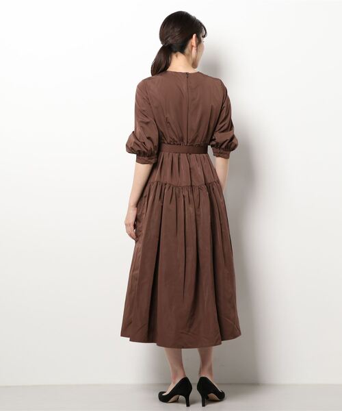 N.（N. Natural Beauty Basic）（エヌエヌナチュラルビューティーベーシック）の「タック入りタフタワンピース（ワンピース・レディース・ブラック/ブラウン/イエロー・MEDIUM）」の5枚目の写真