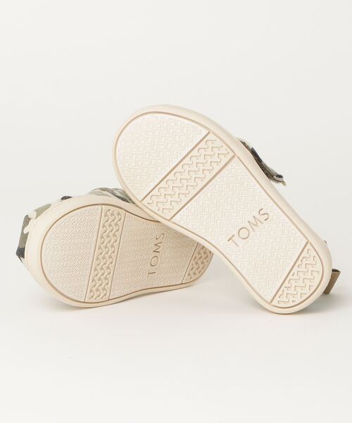 TOMS(トムス)の「タイニー ダーティー オリーブ カモフラージュプリント タイニー アルパルガータ(スリッポン・キッズ・オリーブ・17.5cm/14.0cm/17.0cm/16.0cm/15.0cm/13.0cm)」の2枚目の写真