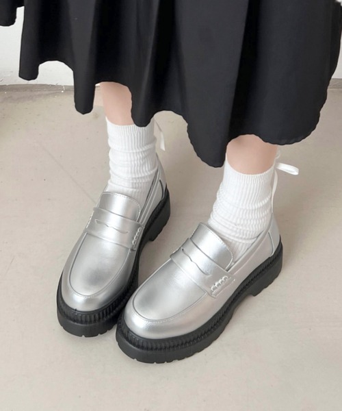 Shoes in Closet（シューズインクローゼット）の「軽量厚底 2段ソール シンプル コインローファー 1891（ローファー・レディース・ブラック/アイボリー/ブラック系その他/ダークブラウン/ブラウン系その他/シルバー/キャメル/ブラック系8/ダークブラウン系8・LL/3L/S/M/L/XS）」の9枚目の写真