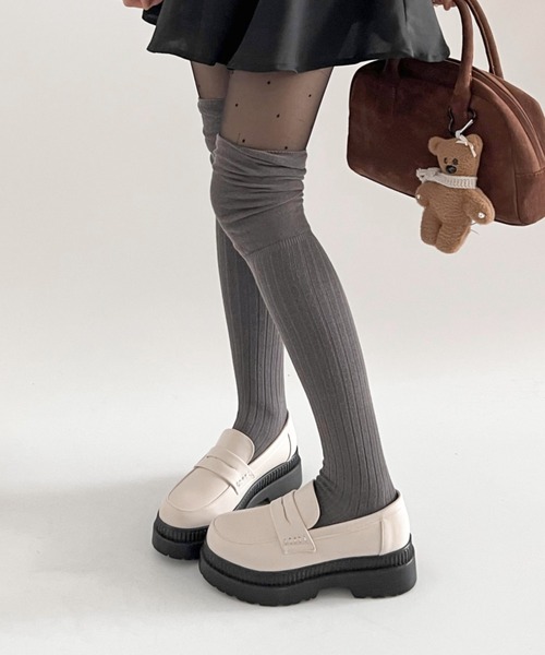 Shoes in Closet（シューズインクローゼット）の「軽量厚底 2段ソール シンプル コインローファー 1891（ローファー・レディース・ブラック/アイボリー/ブラック系その他/ダークブラウン/ブラウン系その他/シルバー/キャメル/ブラック系8/ダークブラウン系8・LL/3L/S/M/L/XS）」の2枚目の写真