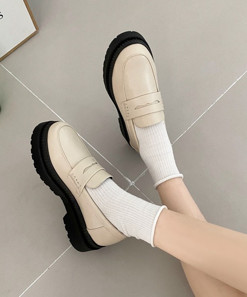 Shoes in Closet（シューズインクローゼット）の「軽量厚底 2段ソール シンプル コインローファー 1891（ローファー・レディース・ブラック/アイボリー/ブラック系その他/ダークブラウン/ブラウン系その他/シルバー/キャメル/ブラック系8/ダークブラウン系8・LL/3L/S/M/L/XS）」の11枚目の写真