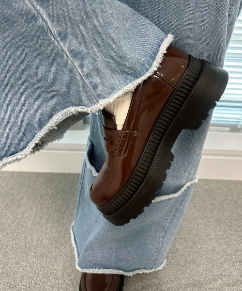 Shoes in Closet（シューズインクローゼット）の「軽量厚底 2段ソール シンプル コインローファー 1891（ローファー・レディース・ブラック/アイボリー/ブラック系その他/ダークブラウン/ブラウン系その他/シルバー/キャメル/ブラック系8/ダークブラウン系8・LL/3L/S/M/L/XS）」の15枚目の写真