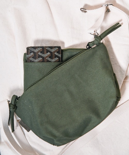 THE（ザ）の「【THE（ザ）】THE GADGET CANVAN BAG/キャンバス/ショルダーバッグ/サコッシュ（ショルダーバッグ・レディース・ホワイト/ブラック/ネイビー/レッド/オリーブ/オレンジ・ONE SIZE）」の12枚目の写真