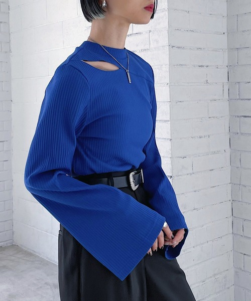 値下げしました！PLEATS PLEASE 青プルオーバー 半袖 フレアスリーブ 値下げしました！PLEATS PLEASE 青プルオーバー 半袖 フレア