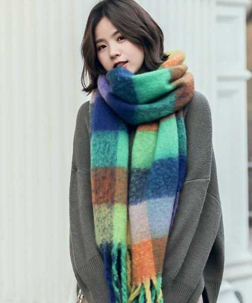 Fun & Daily（ファンアンドデイリー）の「F&D : ビッグチェックビッグマフラー（マフラー・レディース・ブラック/ピンク/オレンジ/グリーン・FREE）」の5枚目の写真