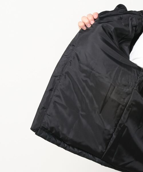 Reebok(リーボック)の「アウターウェア Thermowarm+Graphene パッディド ジャケット / Outerwear Thermowarm+Graphene Padded Jacket(ダウンジャケット/コート・メンズ・ブラック・SMALL/MEDIUM/LARGE/X-LARGE/XX-LARGE/XXX-LARGE)」の8枚目の写真