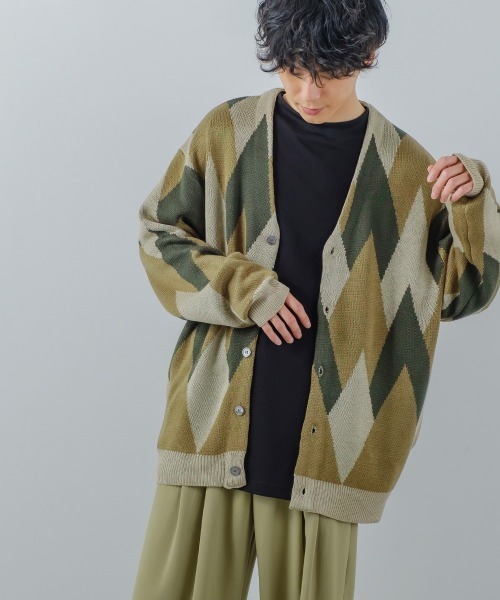 improves（インプローブス）の「総柄 ジャガード Vネック カーディガン（カーディガン/ボレロ・メンズ・アイボリー/グレイッシュベージュ・LARGE/MEDIUM）」の3枚目の写真