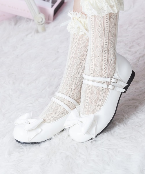 BODYLINE(ボディライン)の「ガーリーダブルストラップフラットパンプス(パンプス・レディース・ブラック/レッド/オフホワイト/サックスブルー・S/M/L)」の2枚目の写真