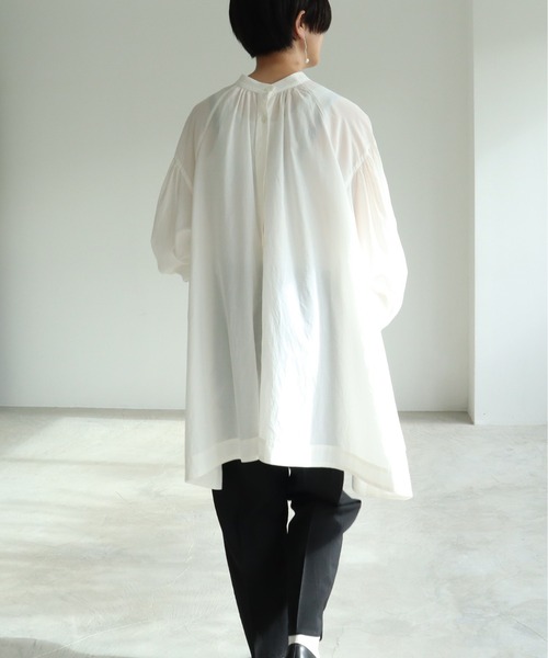 yuni(ユニ )の「オーガニックコットン混 2way gather tunic(シャツ/ブラウス・レディース・ホワイト/ブラック/イエロー・FREE)」の18枚目の写真