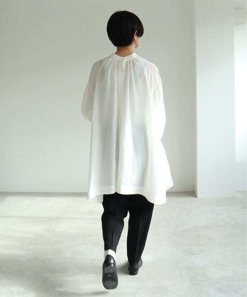 yuni(ユニ )の「オーガニックコットン混 2way gather tunic(シャツ/ブラウス・レディース・ホワイト/ブラック/イエロー・FREE)」の19枚目の写真