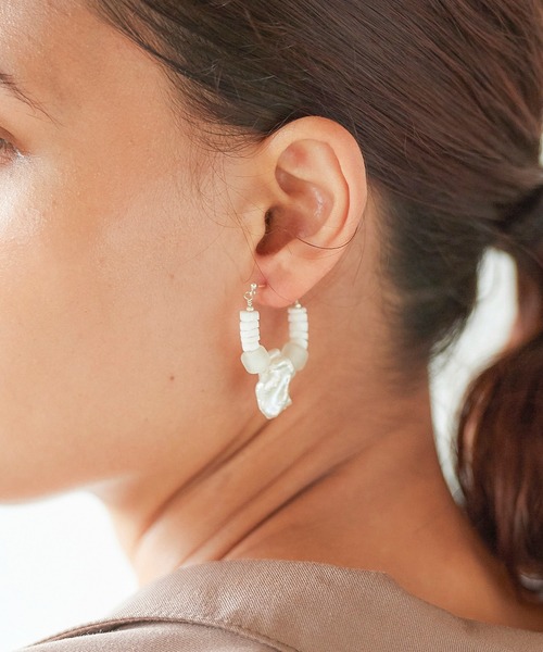 CONTROL FREAK / CTFK（コントロールフリーク）の「CONTROL FREAK　シェルビーズピアス 215-210116（ピアス（両耳用）・レディース・ホワイト/グリーン・F）」の2枚目の写真