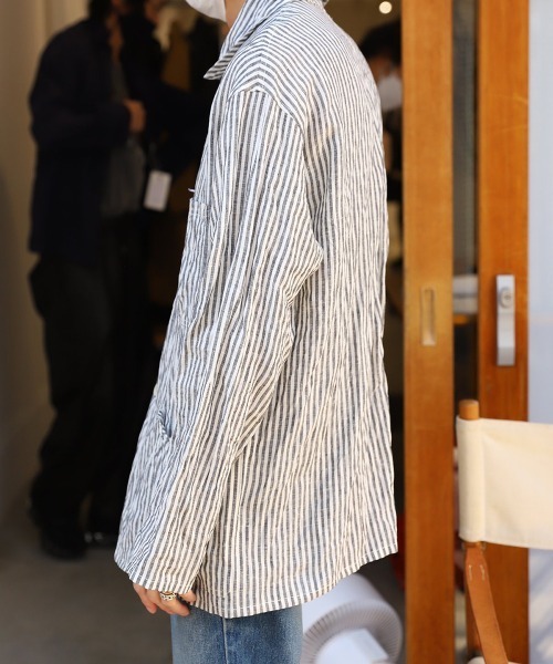 marka（マーカ）の「marka / マーカ：COVER ALL SHIRT - 60/-linen poplin -：M22B-02SH01C[COR]（シャツ/ブラウス・メンズ・ブラック系その他・1/2/3）」の3枚目の写真