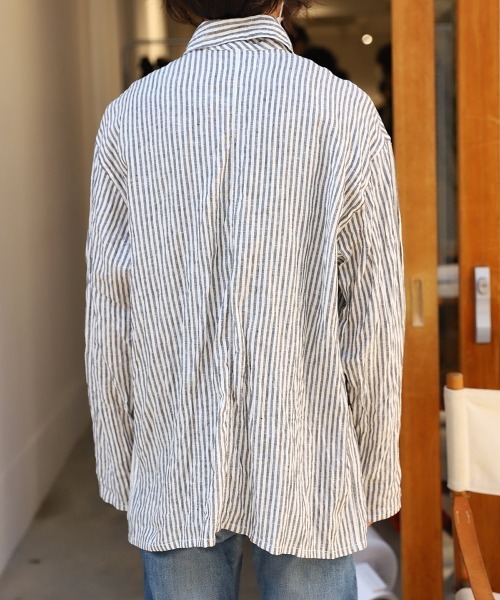marka（マーカ）の「marka / マーカ：COVER ALL SHIRT - 60/-linen poplin -：M22B-02SH01C[COR]（シャツ/ブラウス・メンズ・ブラック系その他・1/2/3）」の4枚目の写真