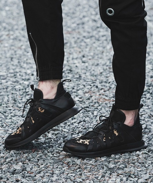 NO ID.（ノーアイディ）の「mko10469-ﾏﾙﾁﾌｧﾌﾞﾘｯｸﾛｰｶｯﾄｽﾆｰｶｰ（スニーカー・メンズ・ブラック/グレー/レオパード・40/44/42）」の3枚目の写真