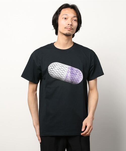 BLOHM(ブローム)の「BLOHM/ブローム/PILL TEE/ピルティー(Tシャツ/カットソー・メンズ・パープル/ブラック/ホワイト・LARGE/X-LARGE)」の2枚目の写真