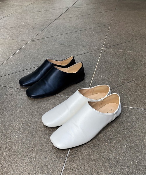 Marient（マリエント）の「Soft Leather Slipper/スリッパサンダル（サンダル・レディース・ホワイト/ブラック・23/24/23.5）」の2枚目の写真