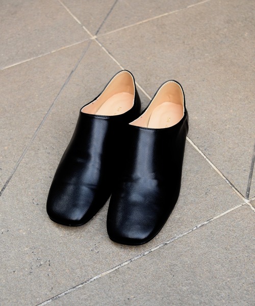 Marient（マリエント）の「Soft Leather Slipper/スリッパサンダル（サンダル・レディース・ホワイト/ブラック・23/24/23.5）」の5枚目の写真