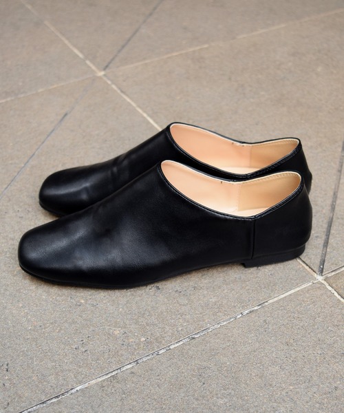 Marient（マリエント）の「Soft Leather Slipper/スリッパサンダル（サンダル・レディース・ホワイト/ブラック・23/24/23.5）」の6枚目の写真