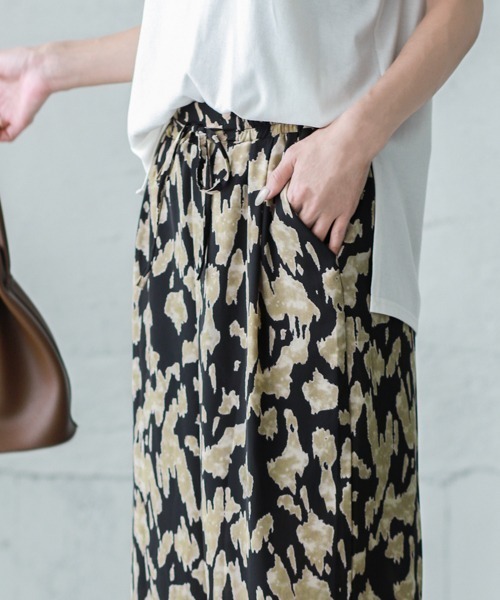 SUGAR BISKET（シュガービスケット）の「レオパード柄ワイドパンツ（その他パンツ・レディース・ホワイト/ピンク/ブラック・M/L）」の4枚目の写真