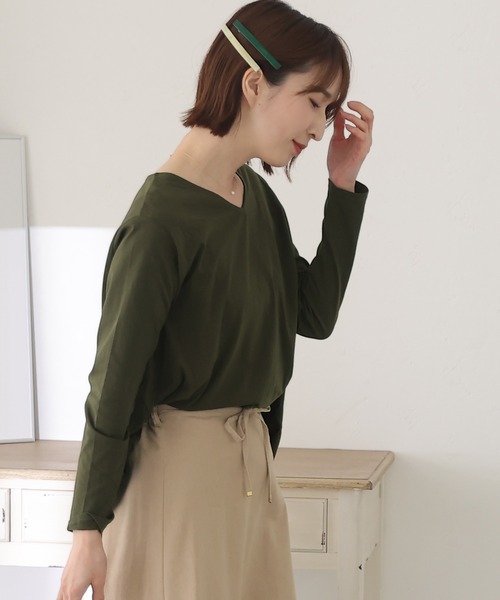 ElegChic（エレグシック）の「脇 タック Vネック 長袖 カットソー（Tシャツ/カットソー・レディース・ブラック/ライトベージュ/オフホワイト/カーキ・XL/5L/M）」の10枚目の写真
