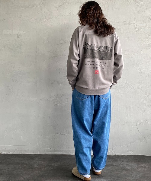Manhattan Portage（マンハッタンポーテージ）の「[MANHATTAN PORTAGE/マンハッタンポーテージ] 別注 バックフォトプリントクルーネックスウェット（スウェット・レディース・ホワイト/ネイビー/グレー・S/M/L/XL）」の7枚目の写真