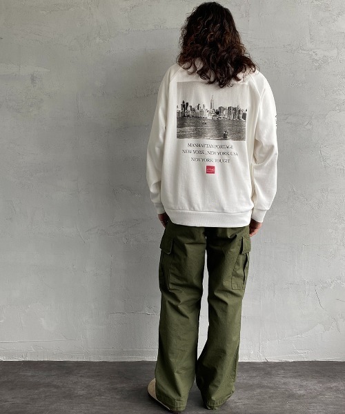 Manhattan Portage（マンハッタンポーテージ）の「[MANHATTAN PORTAGE/マンハッタンポーテージ] 別注 バックフォトプリントクルーネックスウェット（スウェット・レディース・ホワイト/ネイビー/グレー・S/M/L/XL）」の5枚目の写真