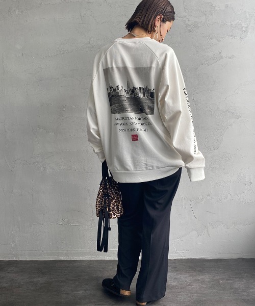 Manhattan Portage（マンハッタンポーテージ）の「[MANHATTAN PORTAGE/マンハッタンポーテージ] 別注 バックフォトプリントクルーネックスウェット（スウェット・レディース・ホワイト/ネイビー/グレー・S/M/L/XL）」の15枚目の写真