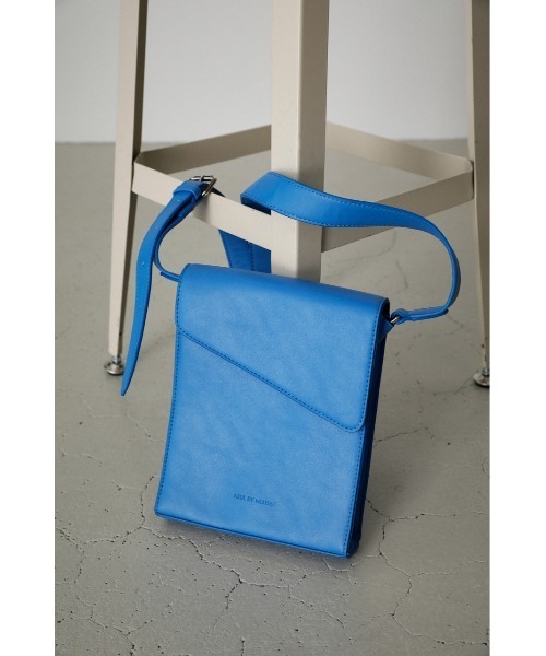 AZUL by moussy（アズールバイマウジー）の「FAUX LEATHER COLOR SHOULDER/フェイクレザーカラーショルダー（ショルダーバッグ・メンズ・ブラック/カーキ/グリーン/ブルー/グレー・FREE）」の5枚目の写真