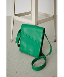 AZUL by moussy（アズールバイマウジー）の「FAUX LEATHER COLOR SHOULDER/フェイクレザーカラーショルダー（ショルダーバッグ・メンズ）」