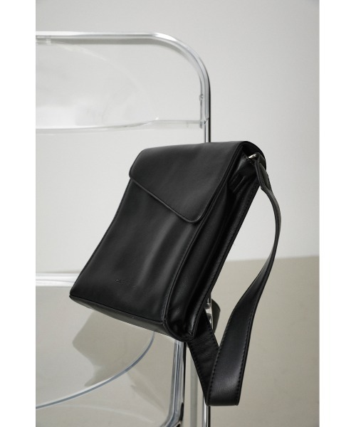 AZUL by moussy（アズールバイマウジー）の「FAUX LEATHER COLOR SHOULDER/フェイクレザーカラーショルダー（ショルダーバッグ・メンズ・ブラック/カーキ/グリーン/ブルー/グレー・FREE）」の7枚目の写真