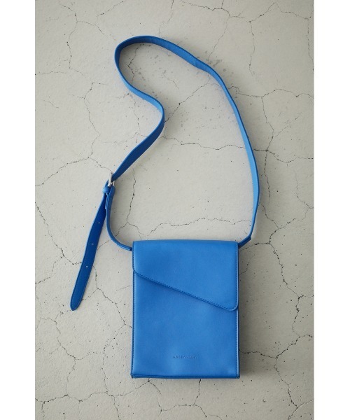 AZUL by moussy（アズールバイマウジー）の「FAUX LEATHER COLOR SHOULDER/フェイクレザーカラーショルダー（ショルダーバッグ・メンズ・ブラック/カーキ/グリーン/ブルー/グレー・FREE）」の9枚目の写真