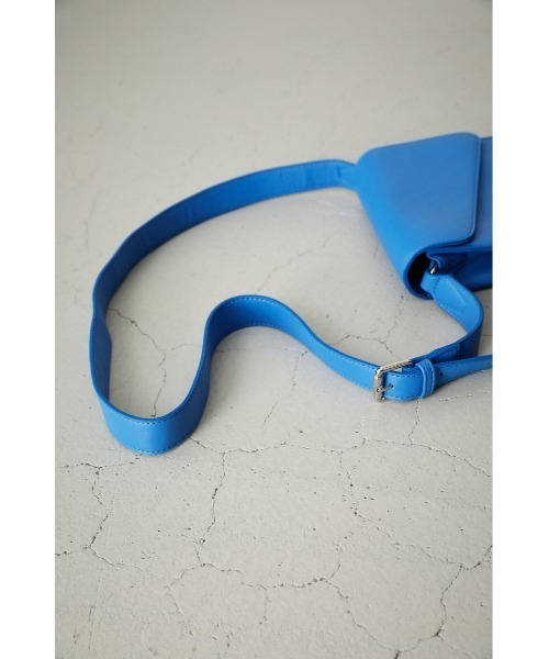 AZUL by moussy（アズールバイマウジー）の「FAUX LEATHER COLOR SHOULDER/フェイクレザーカラーショルダー（ショルダーバッグ・メンズ・ブラック/カーキ/グリーン/ブルー/グレー・FREE）」の11枚目の写真
