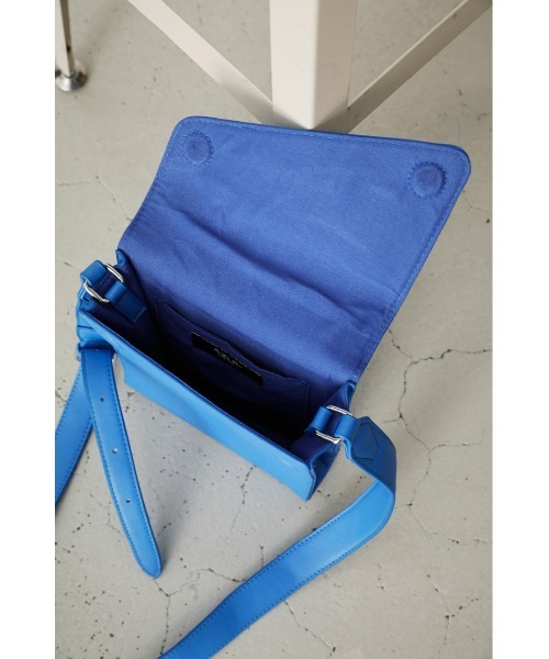 AZUL by moussy（アズールバイマウジー）の「FAUX LEATHER COLOR SHOULDER/フェイクレザーカラーショルダー（ショルダーバッグ・メンズ・ブラック/カーキ/グリーン/ブルー/グレー・FREE）」の13枚目の写真