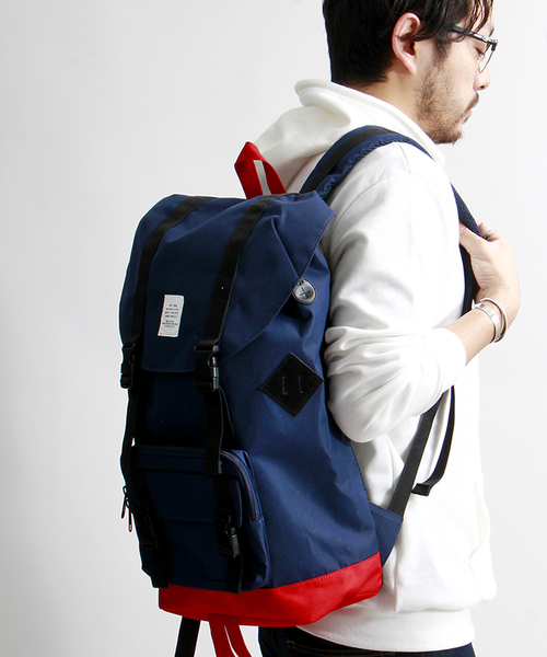 WEGO（ウィゴー）の「WEGO/フラップベルトバックパック（バックパック/リュック・メンズ・ホワイト/ブラック/ネイビー・FREE）」の3枚目の写真