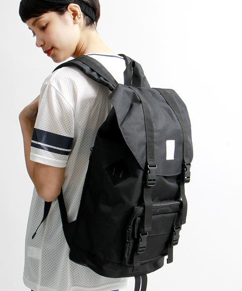 WEGO（ウィゴー）の「WEGO/フラップベルトバックパック（バックパック/リュック・メンズ・ホワイト/ブラック/ネイビー・FREE）」の2枚目の写真